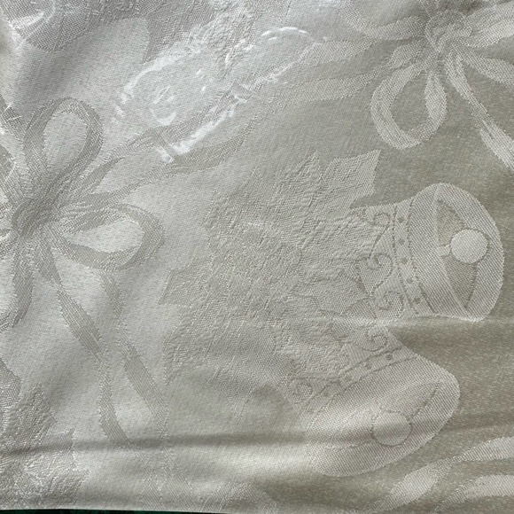 NIP Vintage Damask 70” Round Tablecloth Christmas Bells - Picture 7 of 9